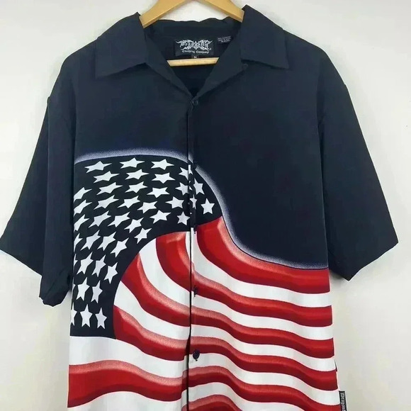 Patriotic Vintage Button-Up Shirt with American Flag Design - Picture 3 of 4